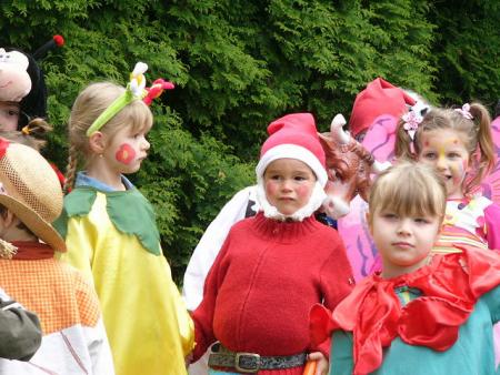 toujours entour� de filles