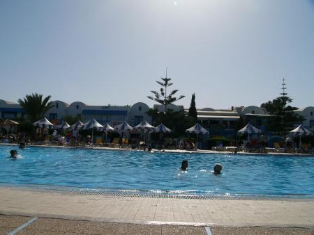 Piscine de l'hotel Dar Naouar