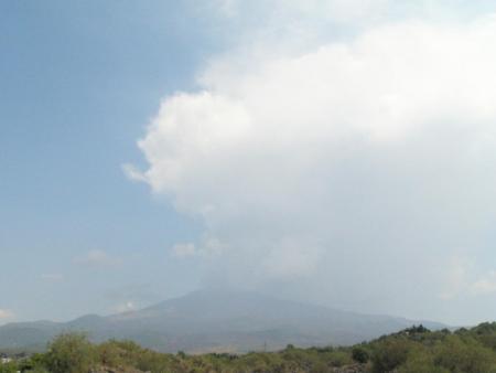 Vue sur l etna avant d aller y faire un tour de plus pres !
