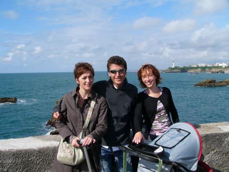 lunettes de soleil et pull